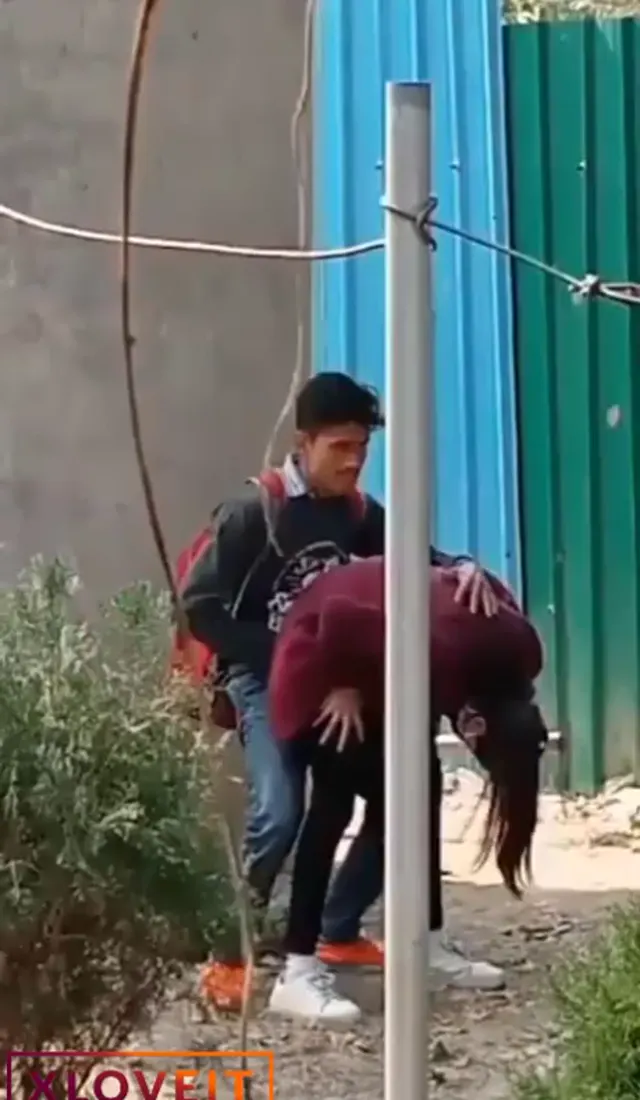 Asyalı Liseliler sokak ortasında sakso sikiş — Türk Sakso · sahne 1