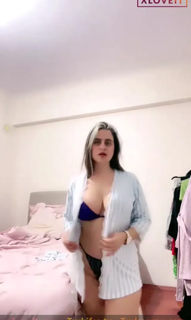 Ayşe Elbi ifşa Geceliğini açıp tanga kalça meme gösterdi — Ayşe Elbi — Canlı Yayınlar · sahne 2
