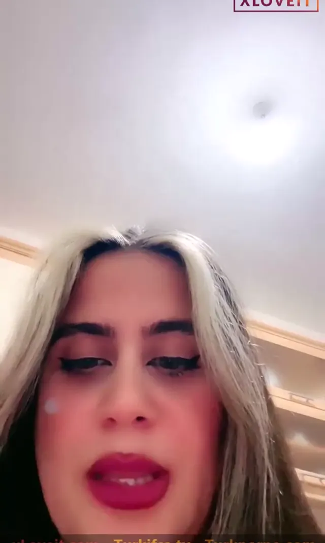 Ayşe Elbi — Ayşe Elbi ifşa Türk büyük memeli milfden yayın seyret · sahne 1