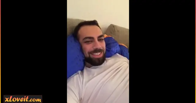 Fatih Bosnalı sevgilisini kucağına alıp sikti — Amatör Porno · sahne 3