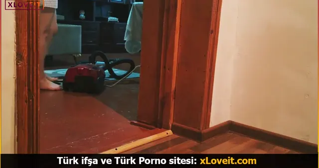 Ev Temizliyine Gelen Qiz Pul Qarsiliginda Sikisir Cavanlar Kayf Edir — Amatör Porno · sahne 1