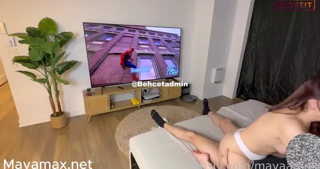MayaMax — HD Porno film Mayamax spiderman oynayan manitaya siktirdi · sahne 3