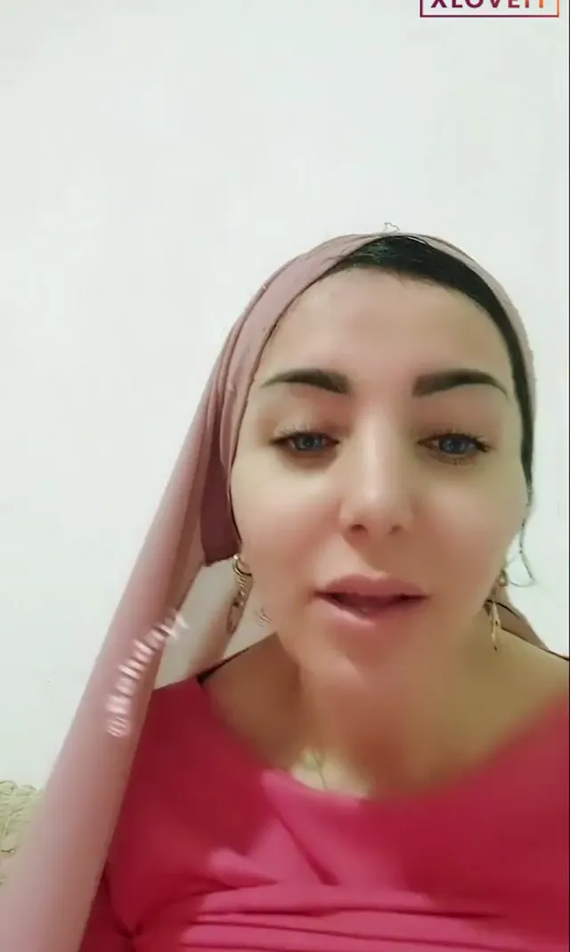 iranlı Sara ifşa Türbanlı kaşardan amcık show — Canlı Yayınlar · sahne 2