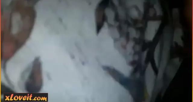 Köylü kızı ahırda sakso çektirip sikiyor — Amatör Porno · sahne 2