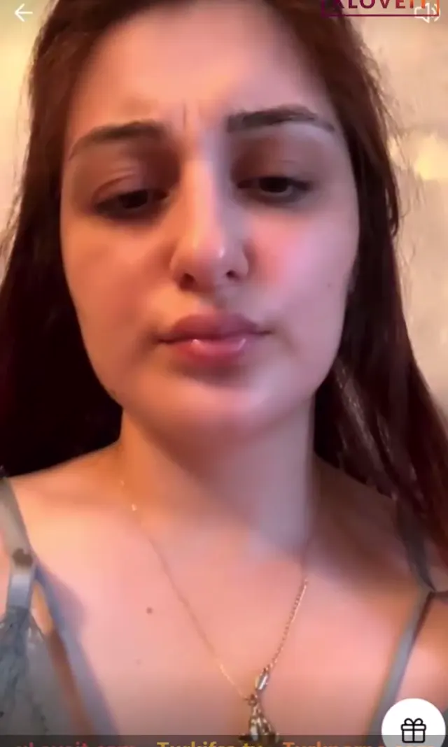 Tango Larisa ifşa Dayanamadı ıslak amcığını gösterdi — Canlı Yayınlar · sahne 2