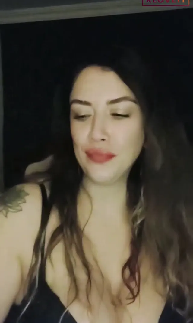 Tango Lily W — Lily w ifşa Seksi olgundna bi ufak kalça show · sahne 1