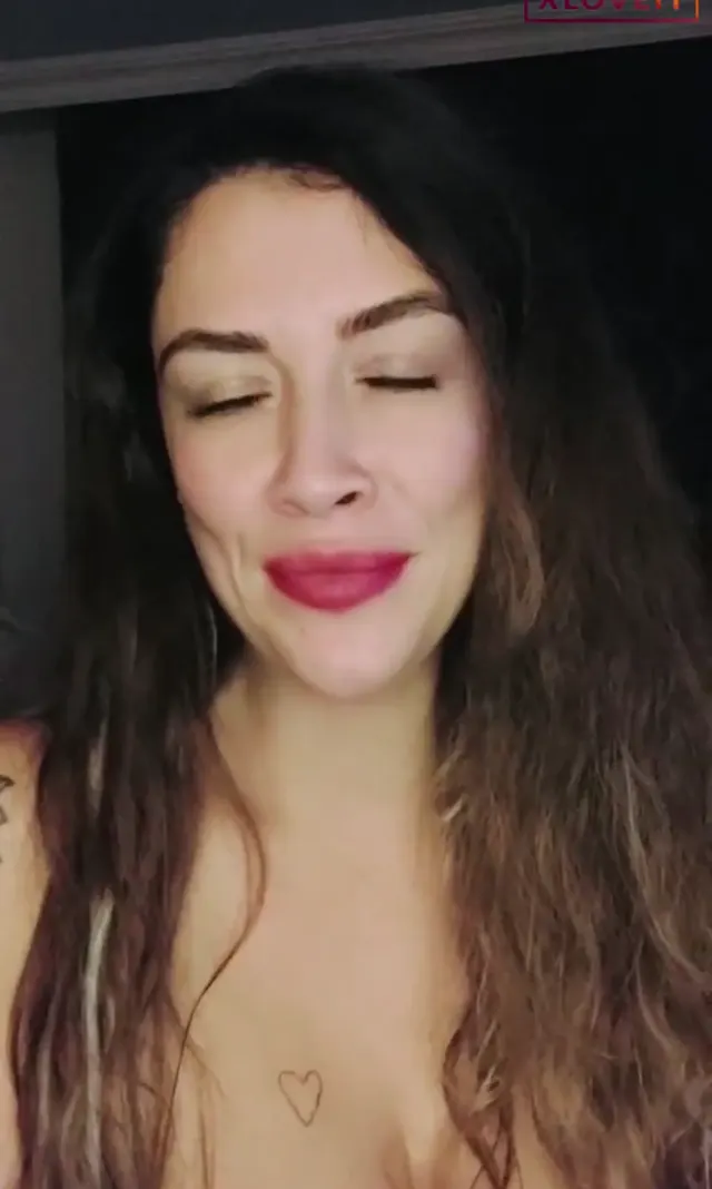 Tango Lily W — Lily w ifşa Seksi olgundna bi ufak kalça show · sahne 2