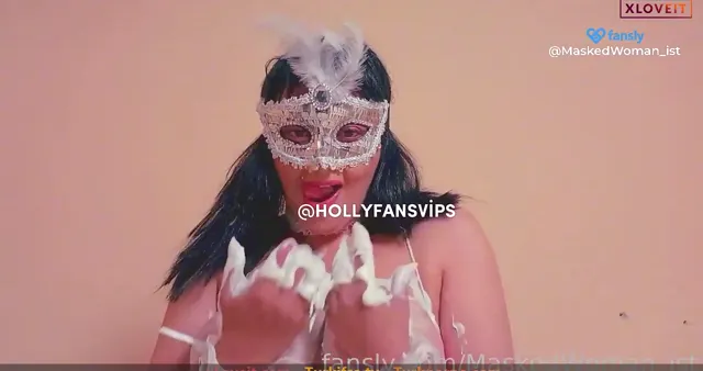Masked Woman — Masked Woman ifşa Türk Fansly hatunu kremalı video çekti · sahne 3