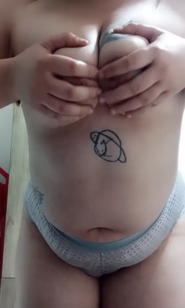 Merve — Merve ifşa Göbekli kız amına tarak soktu · sahne 1