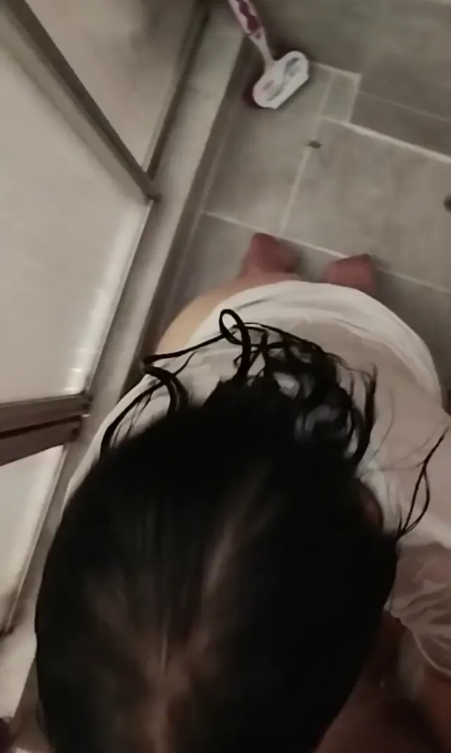 Milf Canan suyun altında sakso çekip ağzına patlattı — Konulu Porno · sahne 2