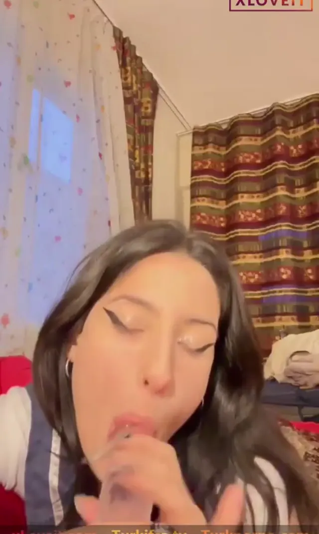 Nadeleine — Nadeleine ifşa Eve gelince dildosunu zevkle yaladı · sahne 1
