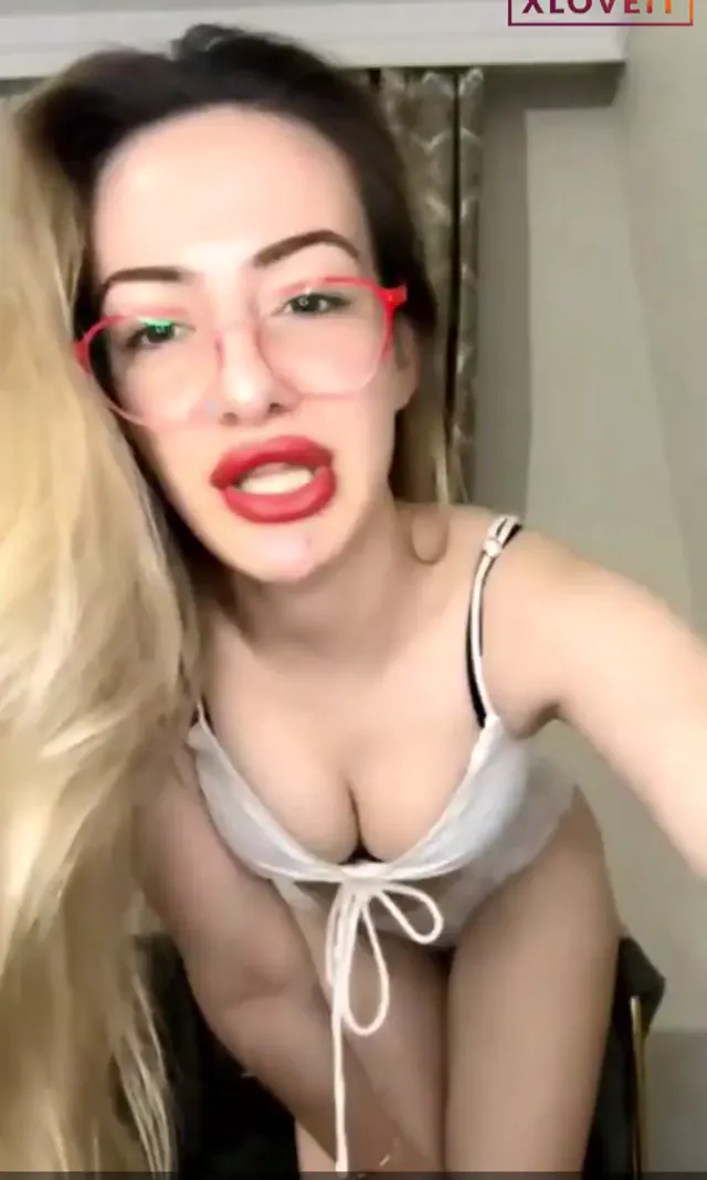 Öznur Güven nude Seksi götlü Türk kızı — Öznur Güven — Canlı Yayınlar · sahne 3