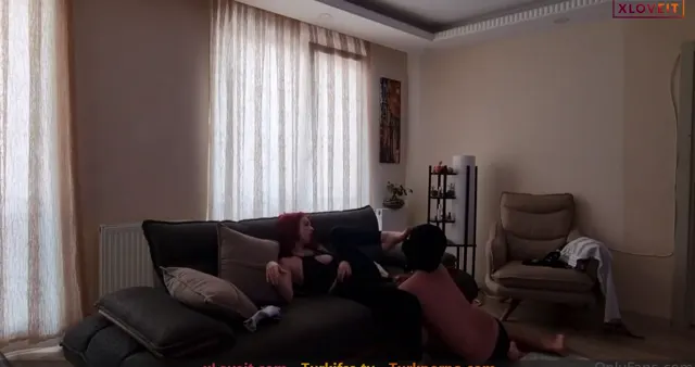 Sahibe Asu Kölesine çoraplarını koklatıp ayaklarını öptürdü — Sahibe Asu — Konulu Porno · sahne 1