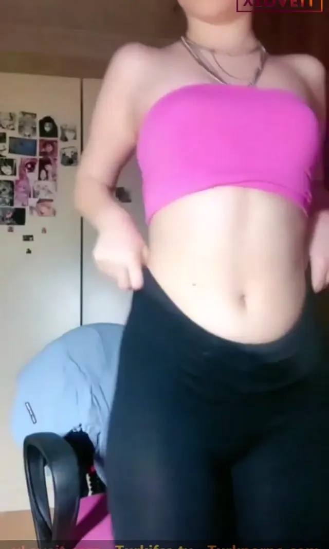 Sena Gray — Sena Gray ifşa Lolita kız taytlı yayın videosu seyret · sahne 1