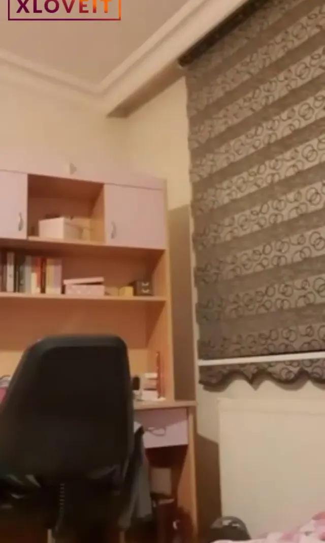 Seksi Türk hatunu alev alev yanıyor resmen — Canlı Yayınlar · sahne 1
