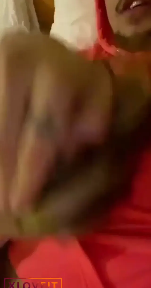 Sızmış manitasının yanında arkadaşına sakso çekti — Amatör Porno · sahne 3