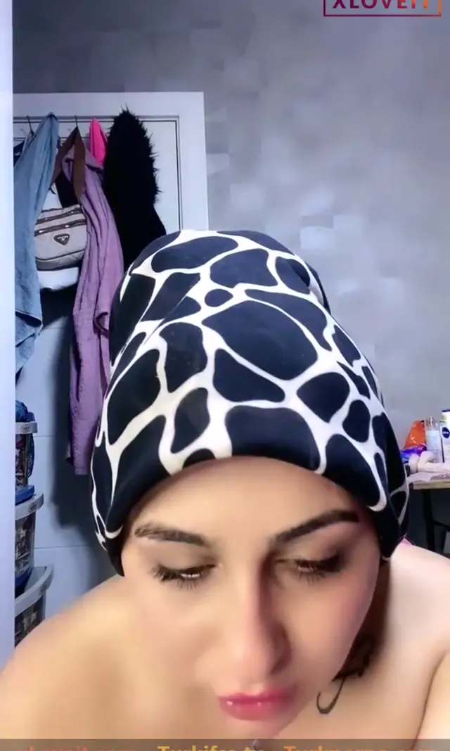 Sulu Kuduruk — Sulu Kuduruk ifşa Türbanlı nude canlı yayın yaptı · sahne 3