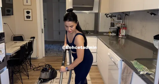 Talya Burcu — Talya Burcu ifşa Sexy hatun mutfağı süpürdü · sahne 1
