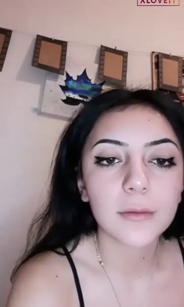 Tango Arya ifşa Kara kaş kara gözlü kızdan nude yayın — Canlı Yayınlar · sahne 2
