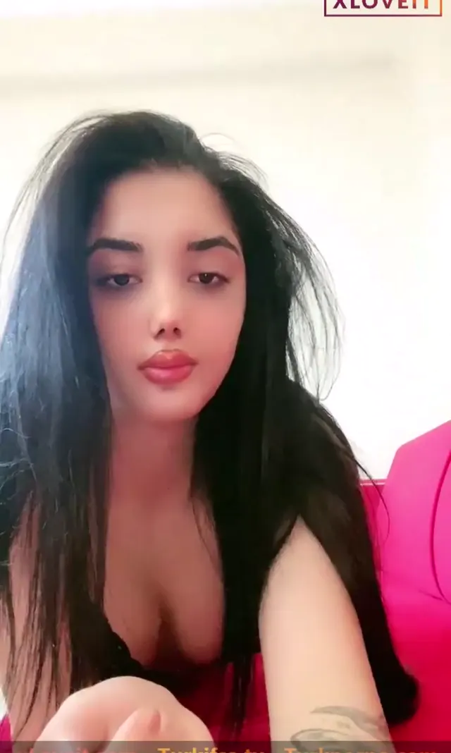 Tango Kara Kedi ifşa Sexy ateşli kızın nude yayını — Canlı Yayınlar · sahne 1