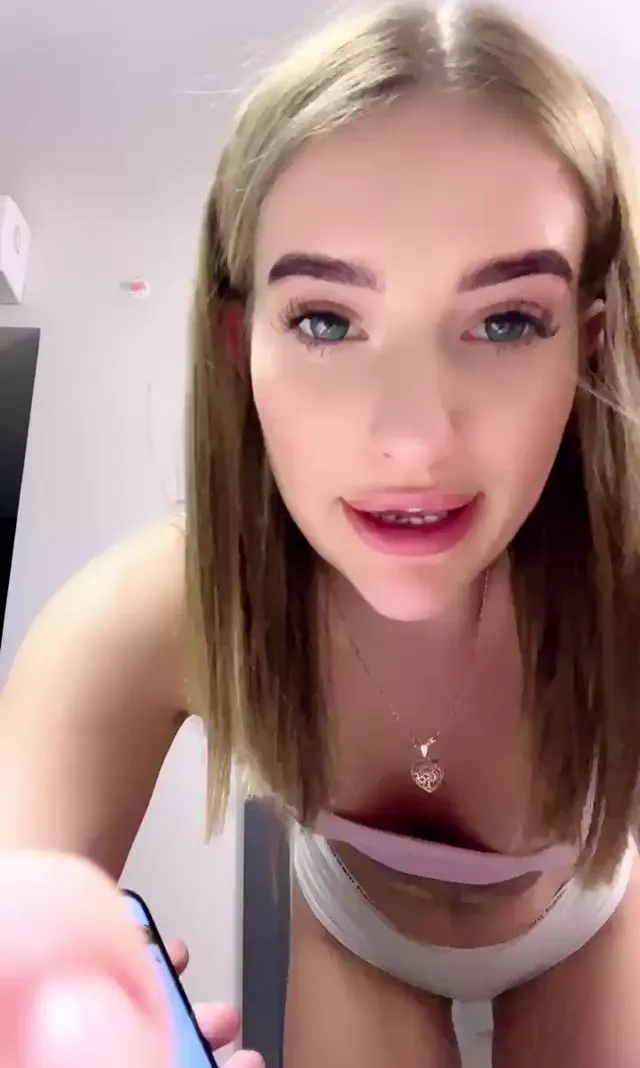 Tango Kivi — Lezbiyen ifşa Tango Kivi yayın videosunu seyret · sahne 3