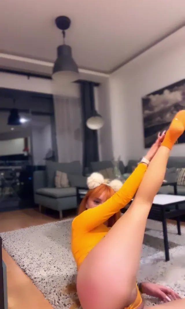 Nupelda ifşa Kalçaları tokatlanmış yayın yaptı — Tango Nupelda — Canlı Yayınlar · sahne 3