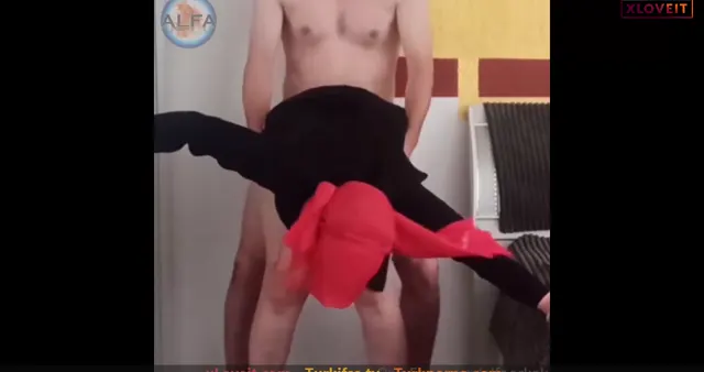 Tesettürlü Porno Alfa Erkek olgunu sikip türbanına patladı — Alfa Erkek — Amatör Porno · sahne 1