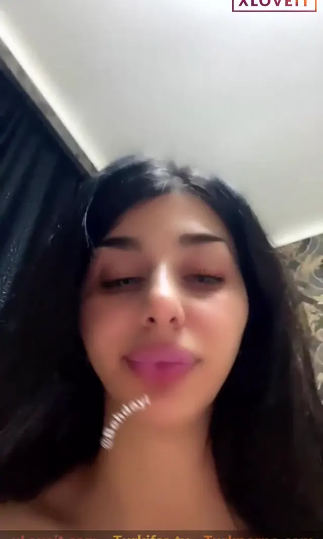 Esmer Porno Tango Melis sakso çekip sikildi — Amatör Porno · sahne 1