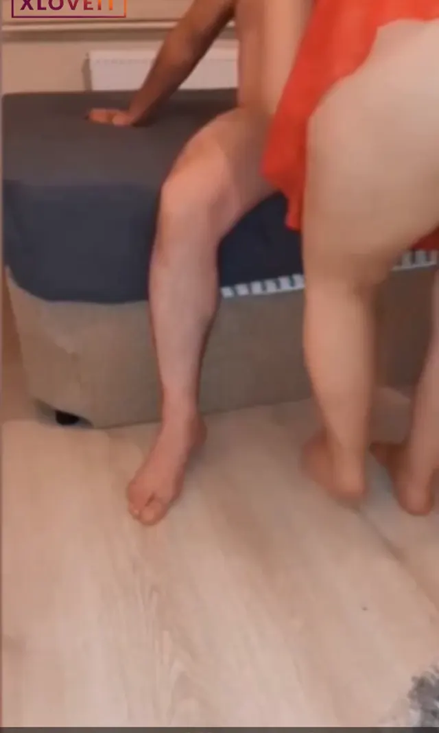 Yaşlı şişman Porno çocuğunun yatağında hızlıca sikti — Amatör Porno · sahne 2