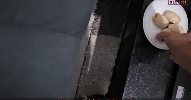 Bilgisayara format atması için çağırdığı arkadaşına sikildi — Mehtap Soykan — Amatör Porno · sahne 3