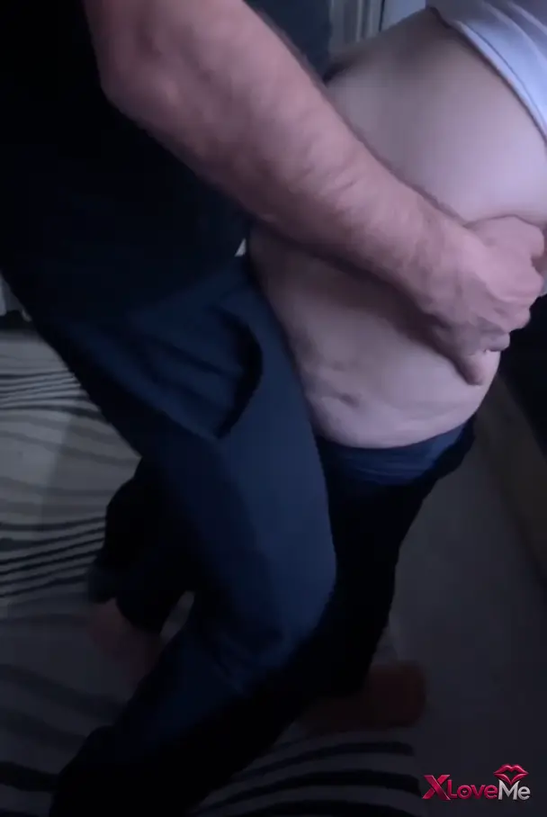 Aldatma Porno — Ayak üstü gelir gelmez adamın karısına geçirdi