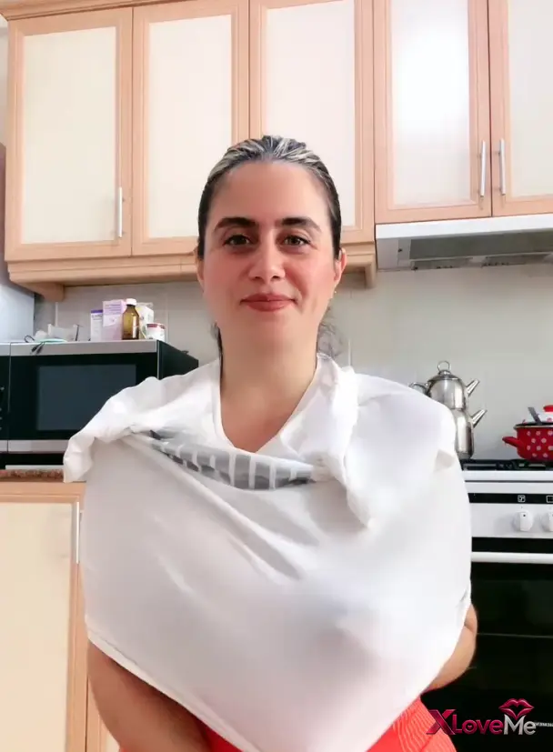 Ayşe Elbi ifşa Sütyeni çıkarıp attı — Ayşe Elbi