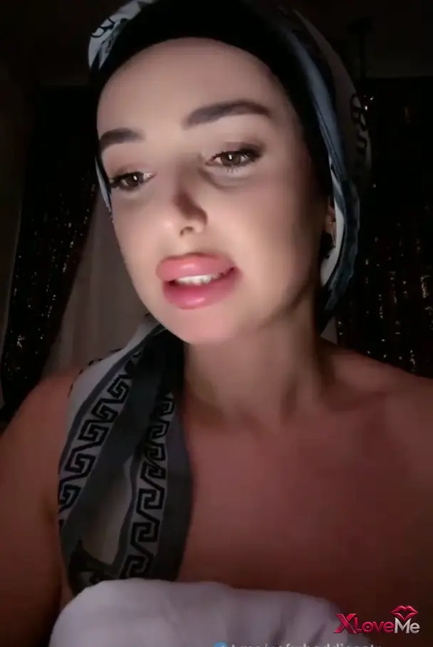 Biricik ifşa HD normal canlı yayın videosu — Tango Biricik