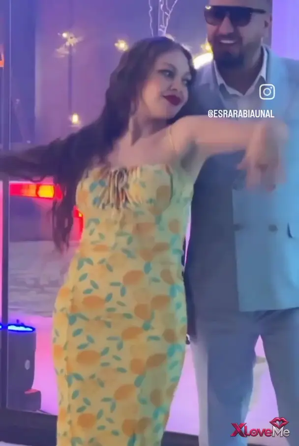 Esra Rabia Ünal ifşa Alemlere aktığı videolar — Esra Rabia Ünal