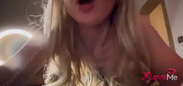 Gece Uçuşu Porno Sikilirken kameraya karşı inledi — Gece Uçuşu