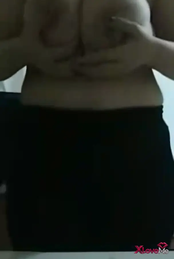 Ateşli Porno — Olgun ifşa Yeşim kocaman memelerini avuçladı