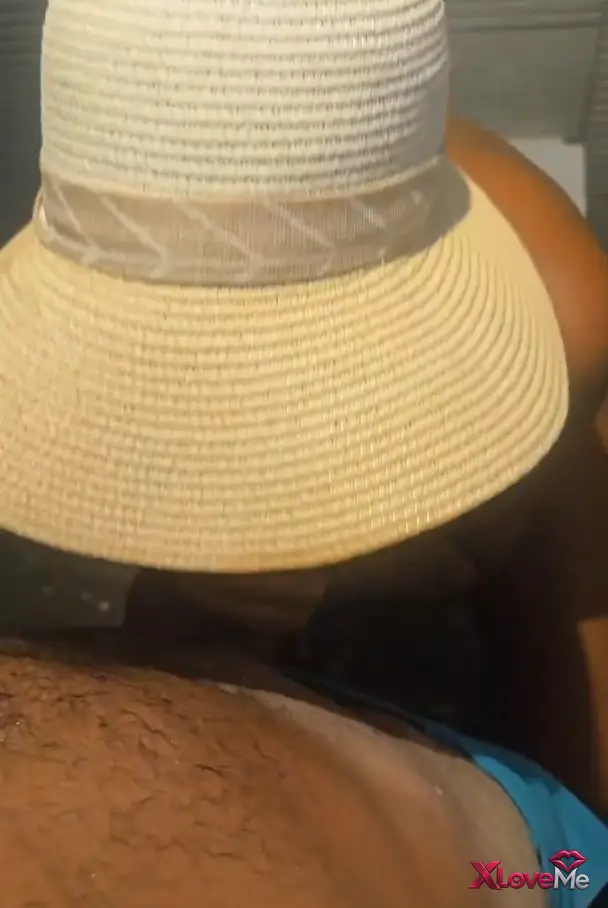 Outdoor Porno Tatilde tuvalette eşinin azına verdi — Outdoor