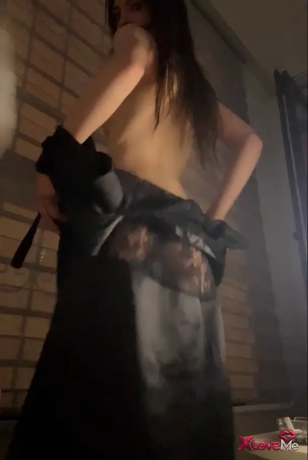 Tango Oksana ifşa Gecelikli nude yayını — Tango Oksana