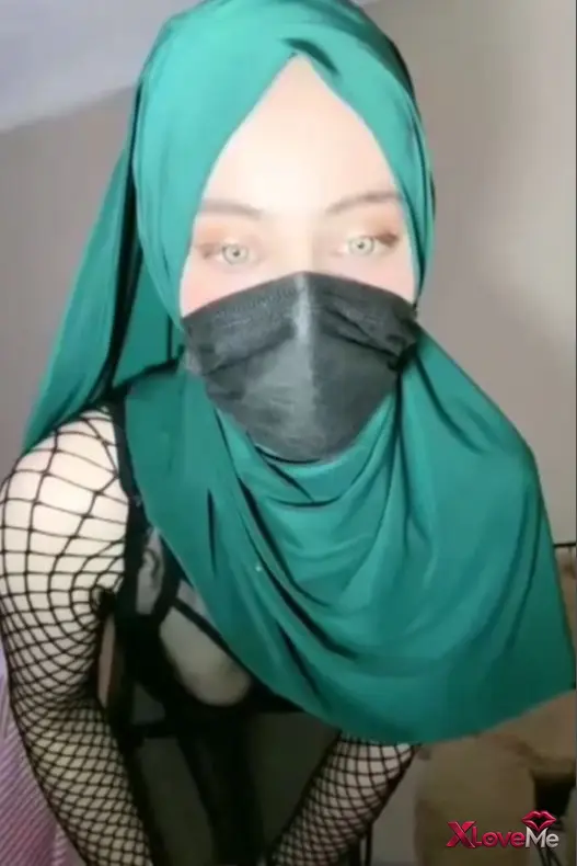 Boncuk ifşa Transparan geceliğiyle gece yayını izle — Türbanlı Boncuk