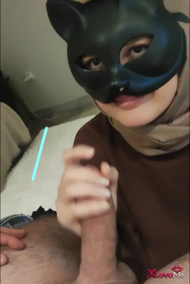 Konulu Porno — Türbanlı Porno Cardel kapalı ev hanımının ağzına boşaldı — Cardel