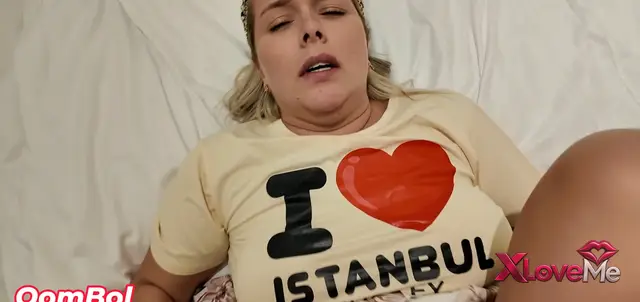 Para Karşılığı Porno — Turist Porno Eleman sike sike istanbulu sevdirdi