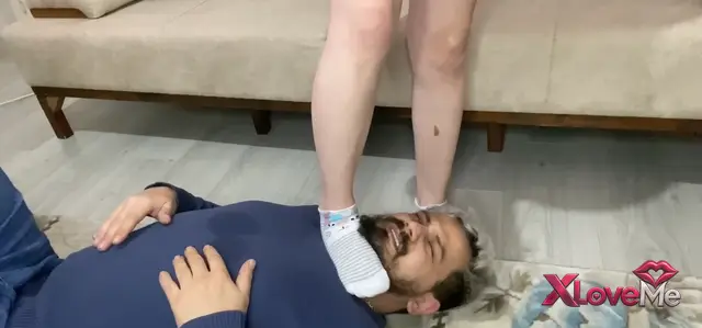 Türk Mistress önce ayakalrıyla boğdu sonra koklattı — Keyifhane