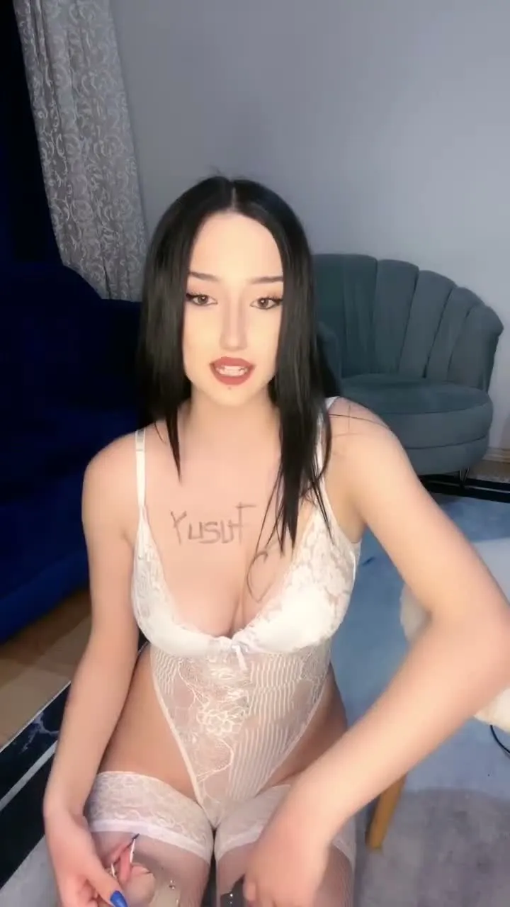 Asteria ifşa beyazlar içinde sexy yayın seyret — Asteria — Canlı Yayınlar
