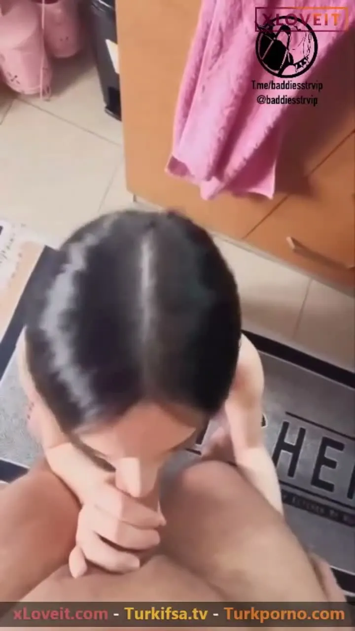 Porno Sakso Asteria diz çöküp yarrağa gırtlak yaptı — Asteria — Amatör Porno