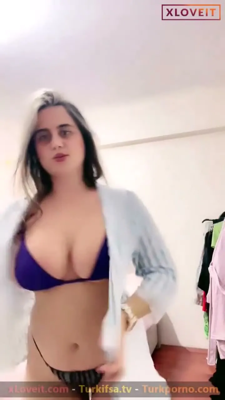 Ayşe Elbi ifşa Geceliğini açıp tanga kalça meme gösterdi — Ayşe Elbi — Canlı Yayınlar