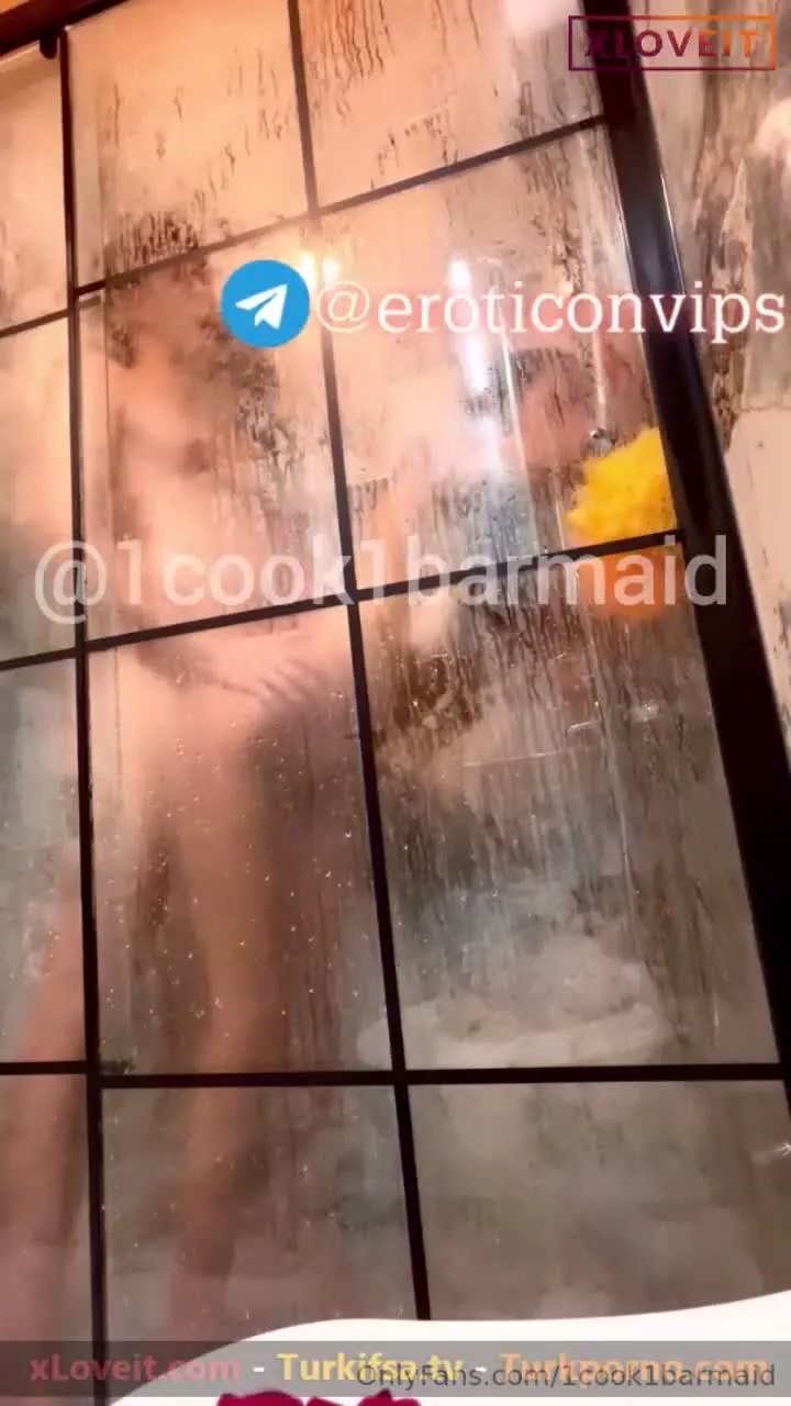 Duşta Sex 1cook1barmaid Sıcak suyun altında vuruştu — 1Cook1Barmaid — Amatör Porno