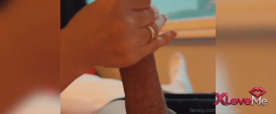 Handjob Porno Curlywife eliyle boşalttı — Handjob — Mobil Porno