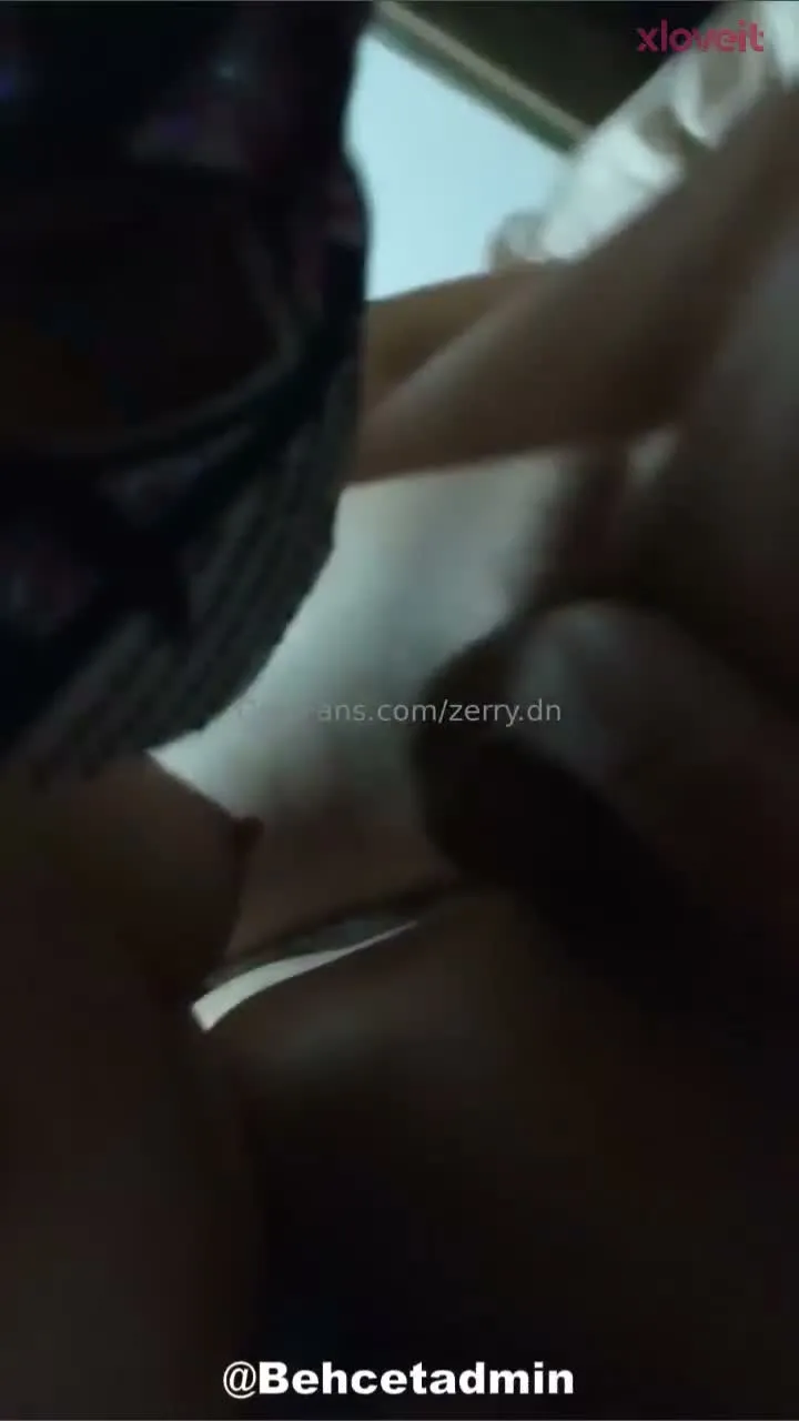 Handjob Porno Zerry.dn el işi saksoyla memelerine patlattı — Handjob — Mobil Porno