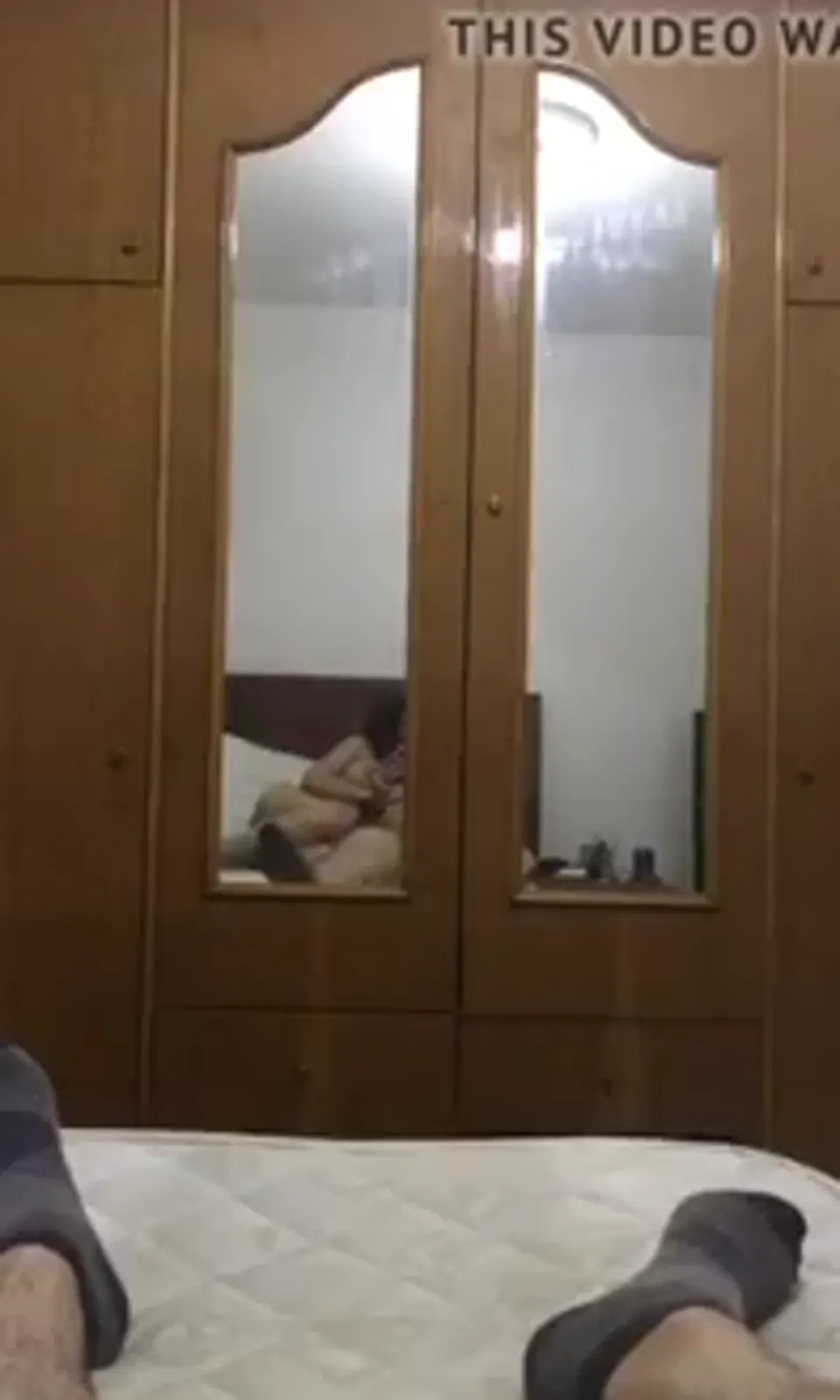 Kanka dediği kıza sakso çektiriyor — Amatör Porno
