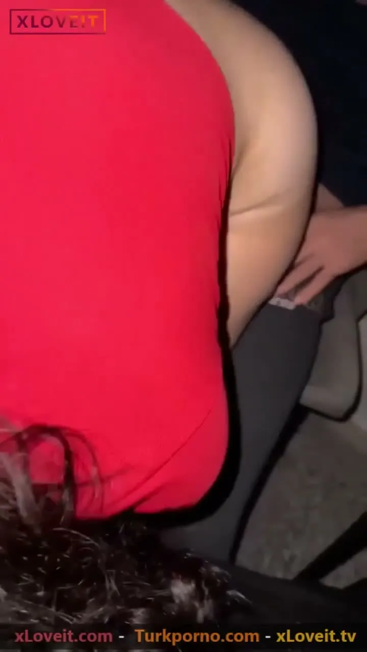 Karısını halının üstünde dostuna siktirdi — Mobil Porno